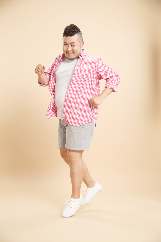 青年胖男人