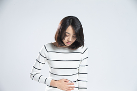 青年女人肚子