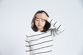 青年女人生病图片