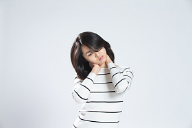 青年女人生病照片