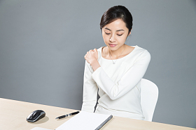 疲劳的女白领图片