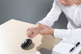 商务男白领手特写图片