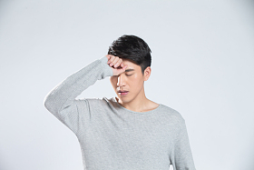 青年男人头疼图片