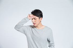 青年男人头疼图片