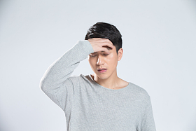 青年男人头疼图片