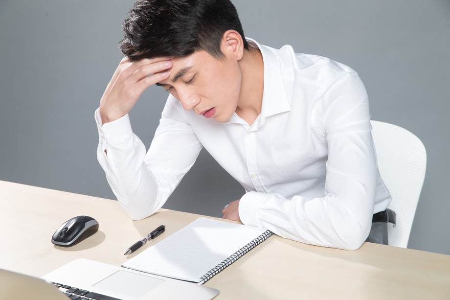 疲劳的商务男白领 疲劳的商务男白领