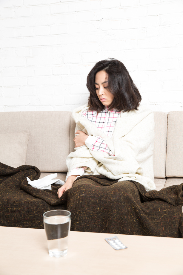 青年女人生病图片