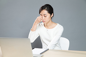 疲劳的女白领