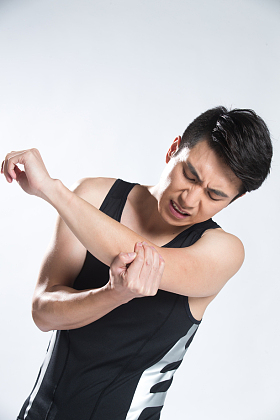 青年男人胳膊
