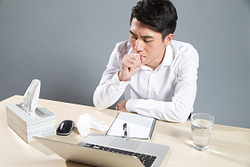 青年男人生病图片