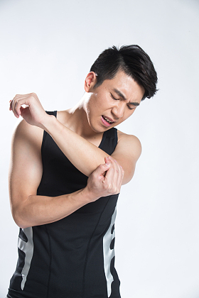 青年男人胳膊