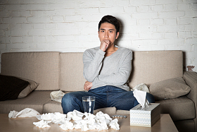 青年男人生病