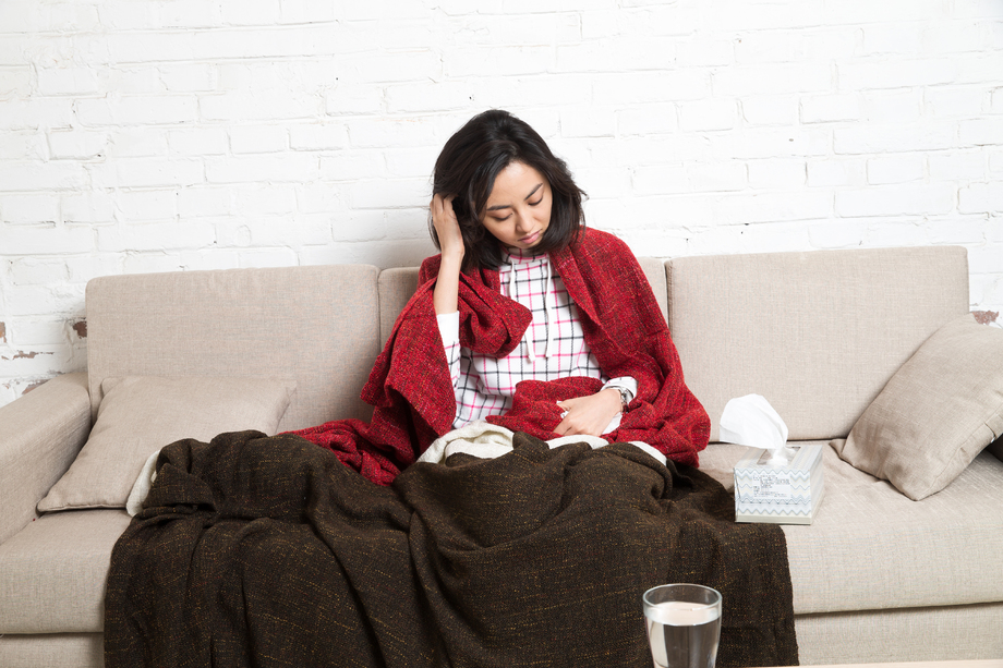 青年女人生病 青年女人生病