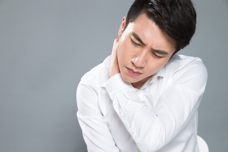 疲劳的商务男白领照片