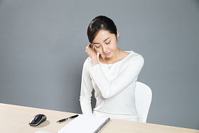 疲劳的女白领图片