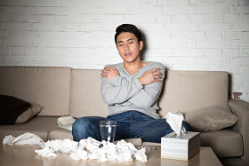 青年男人生病图片