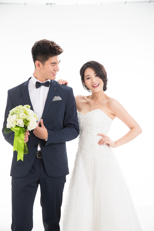 浪漫的新婚夫妇图片