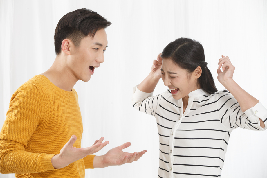 青年情侣吵架图片