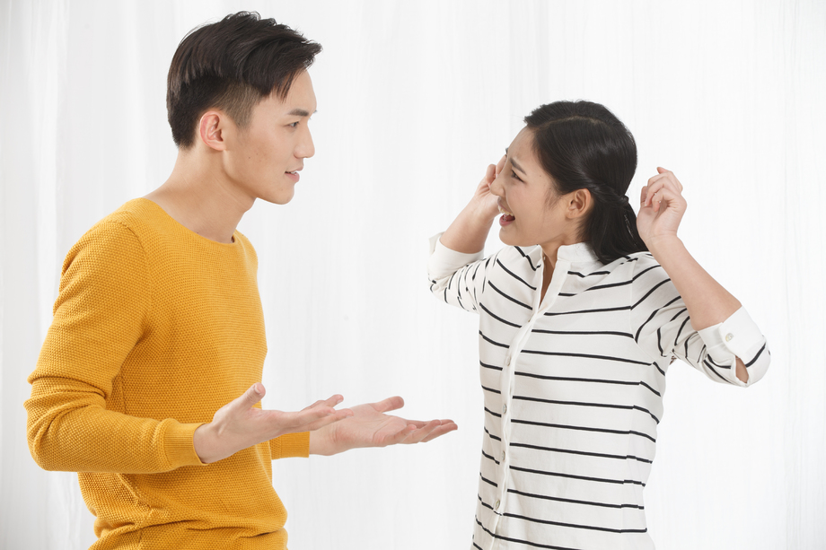 青年情侣吵架照片 青年情侣吵架照片