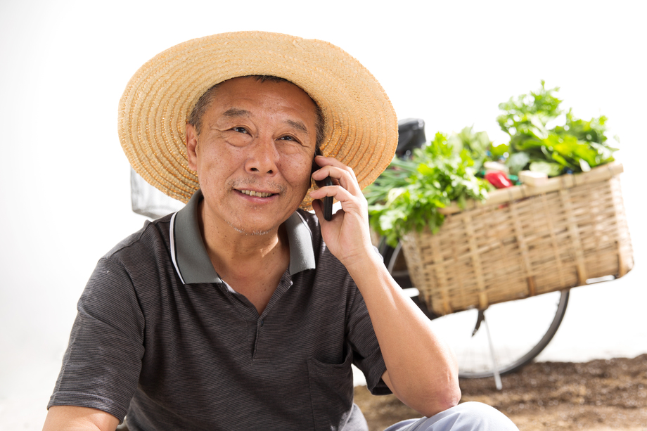 老农民打电话 老农民打电话