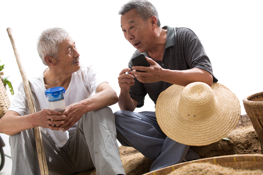 两位老农民在聊天图片 两位老农民在聊天图片