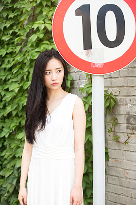 青年女人图片