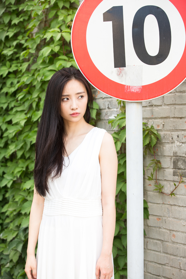 青年女人图片