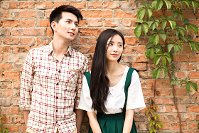 幸福的年轻情侣