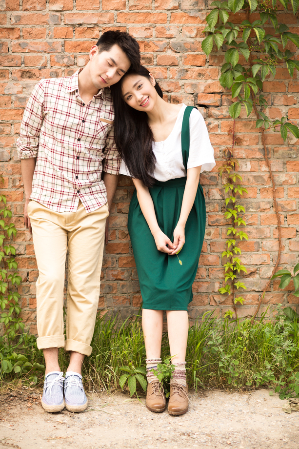 幸福的年轻情侣图片 幸福的年轻情侣图片