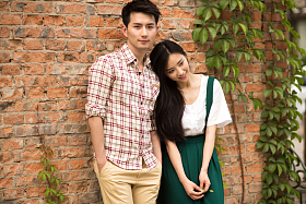 幸福的年轻情侣图片