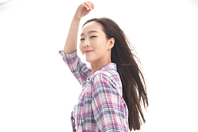 快乐的年轻女孩图片