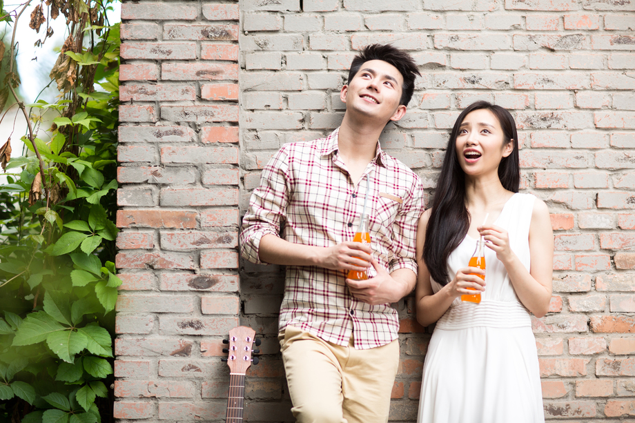 幸福的年轻情侣 幸福的年轻情侣