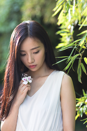 青年女人图片