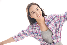 快乐的年轻女孩图片