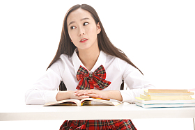 大学生上课图片