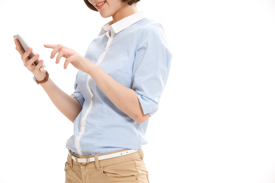 青年女人使用手机图片 青年女人使用手机图片