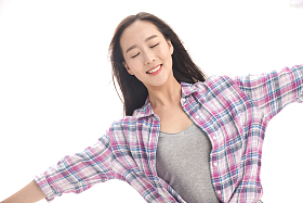 快乐的年轻女孩