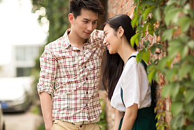 幸福的年轻情侣图片