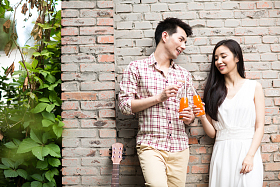 幸福的年轻情侣