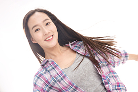 快乐的年轻女孩