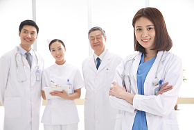 自信的医务工作者照片