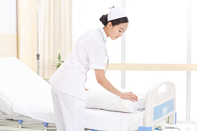 医院里年轻的女护士图片