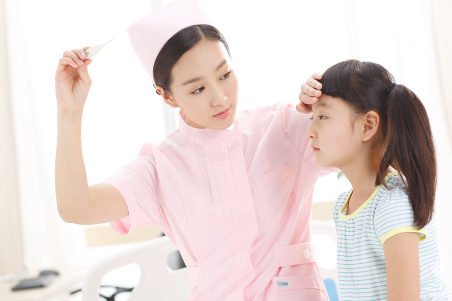 医护工作者和女孩 医护工作者和女孩