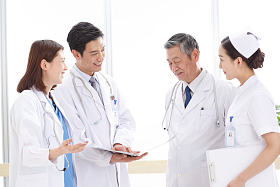 自信的医务工作者照片