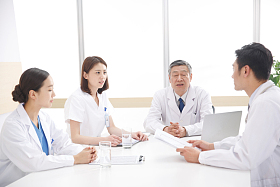 办公室里的医务工作者图片