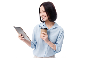 女白领手拿咖啡杯