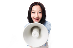 青年女人拿着扩音器图片