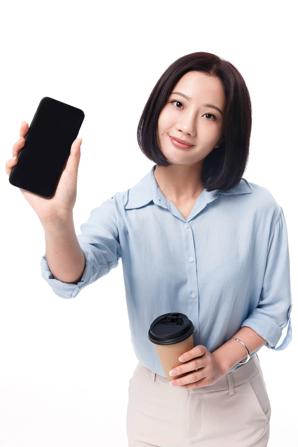 女白领手拿咖啡杯图片