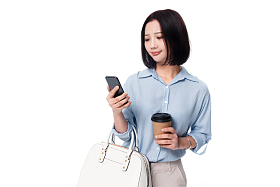 女白领手拿咖啡杯图片