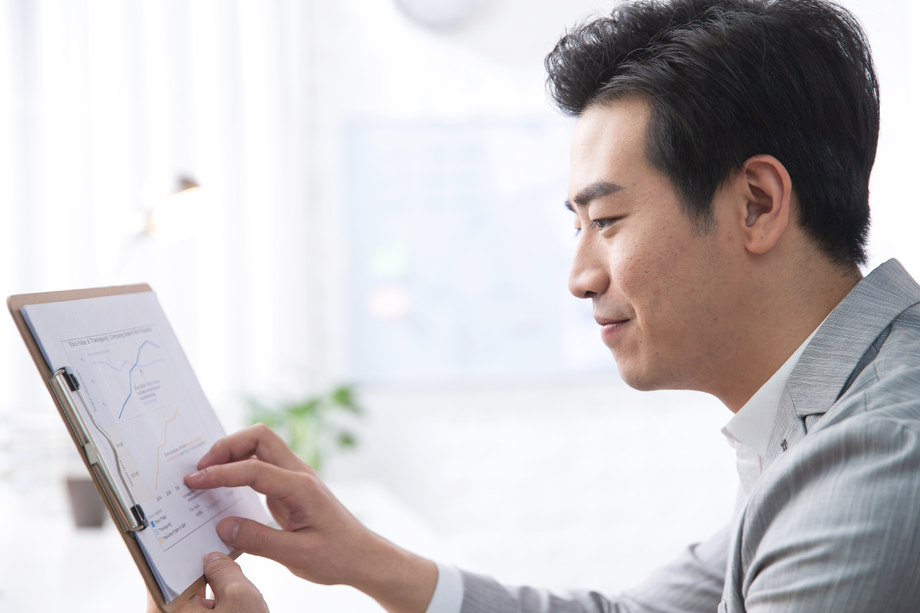 青年商务男人在办公图片 青年商务男人在办公图片